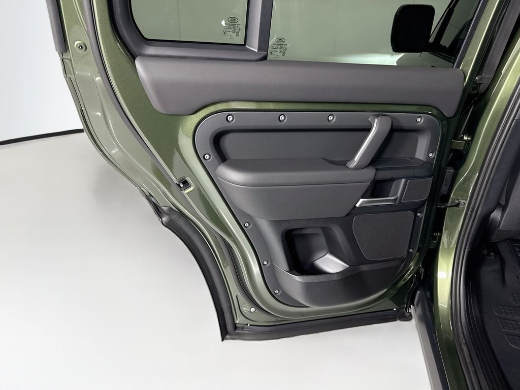 New 2026 Woolstone Green Land Rover X-Dynamic SE image 26