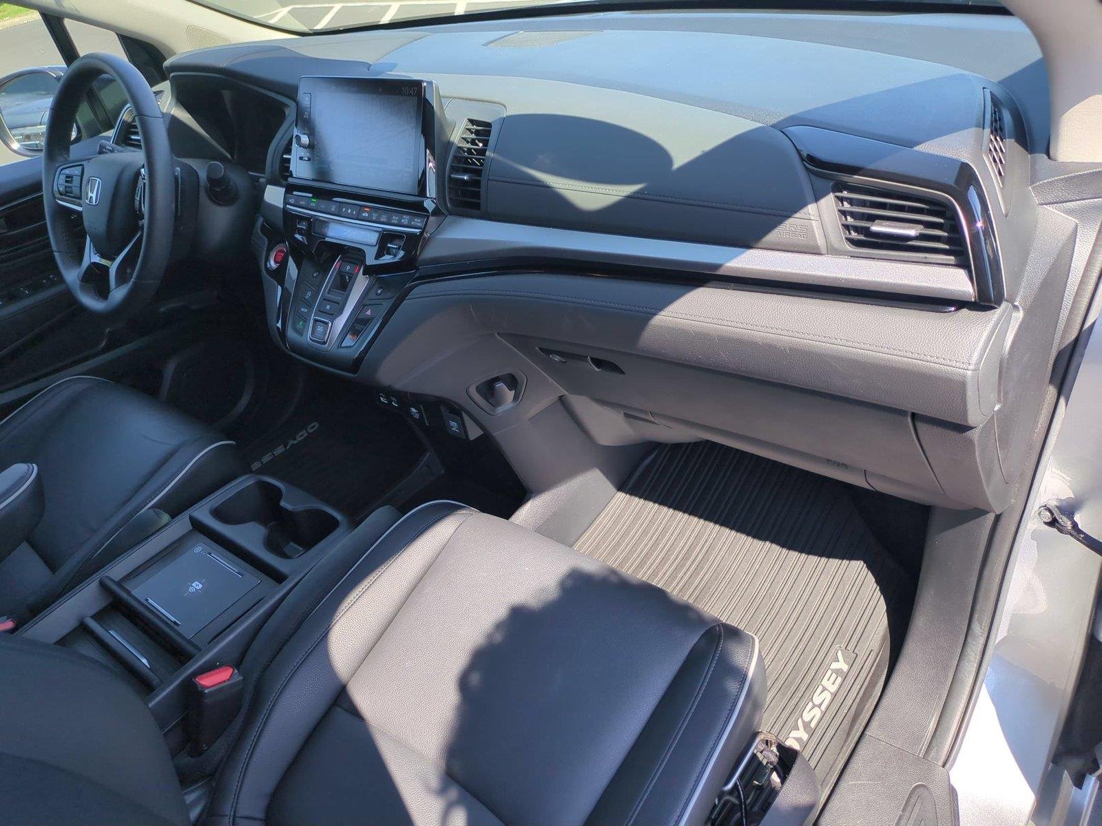 Used 2025 Solar Silver Metallic Honda Touring image 42