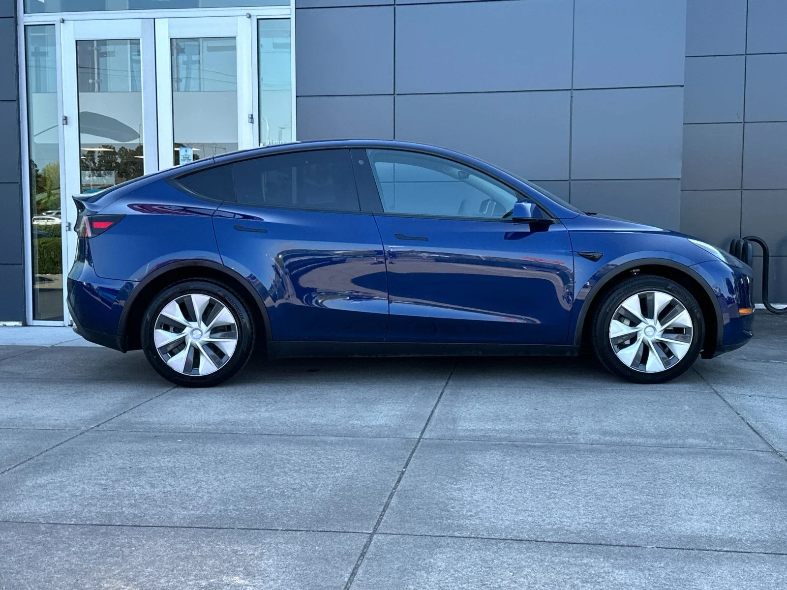Used 2022 Blue Tesla Long Range image 2