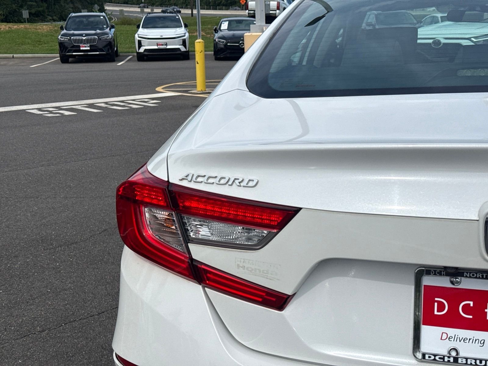 Used 2018 White Honda LX image 8