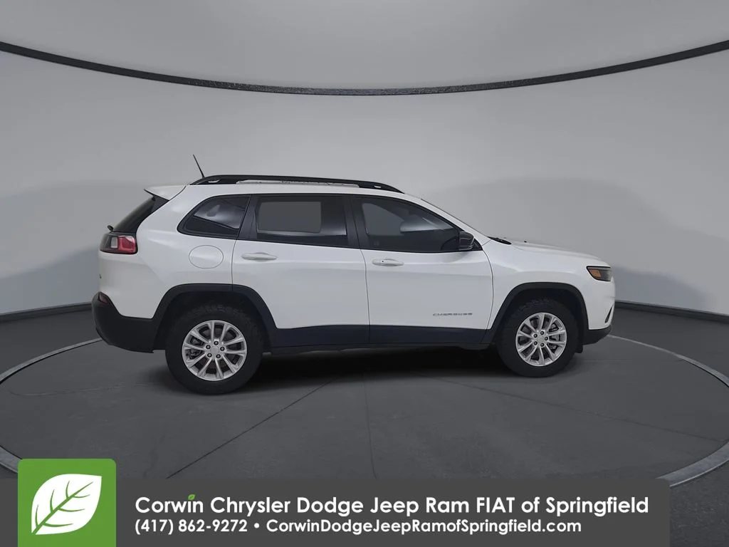 Certified Used 2022 White Jeep Latitude Lux image 16