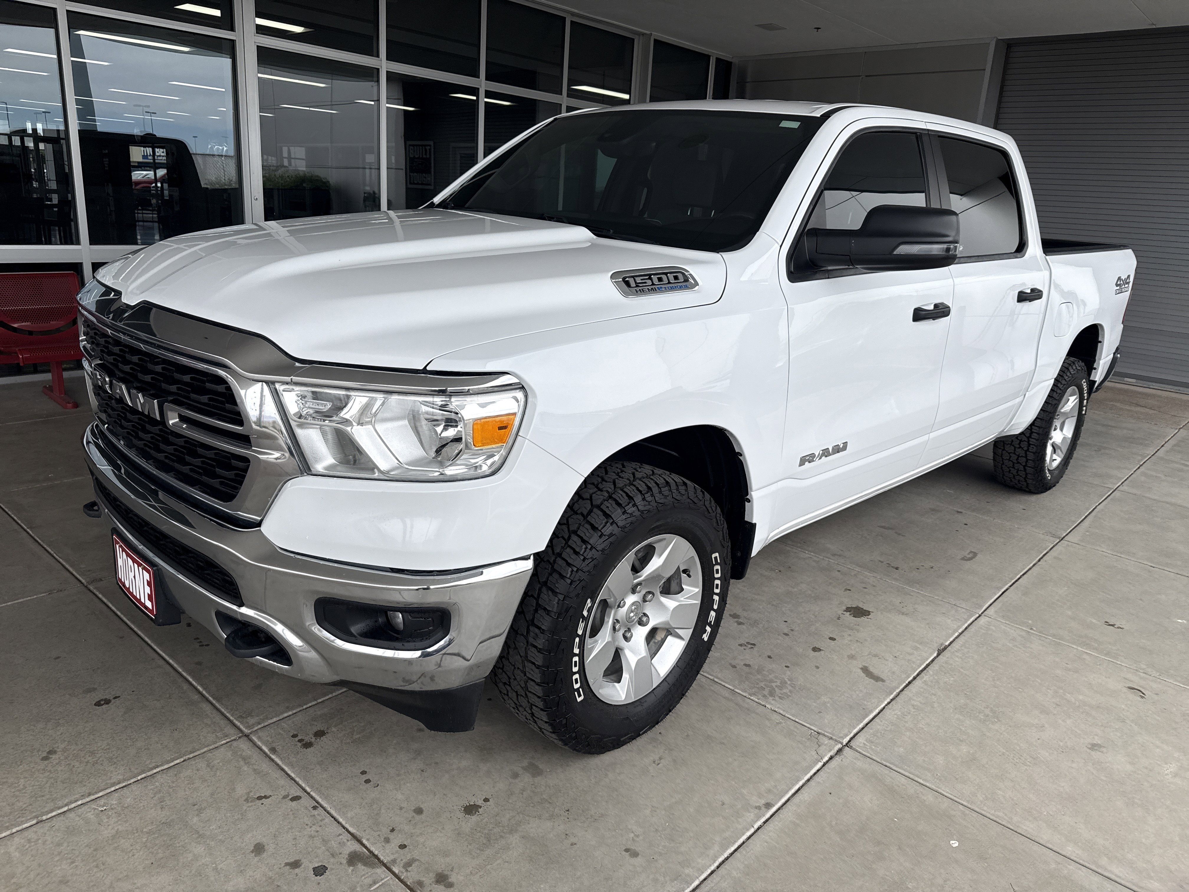 2024 RAM 1500 Big Horn/Lone Star 4x4 Crew Cab 5'7's photo