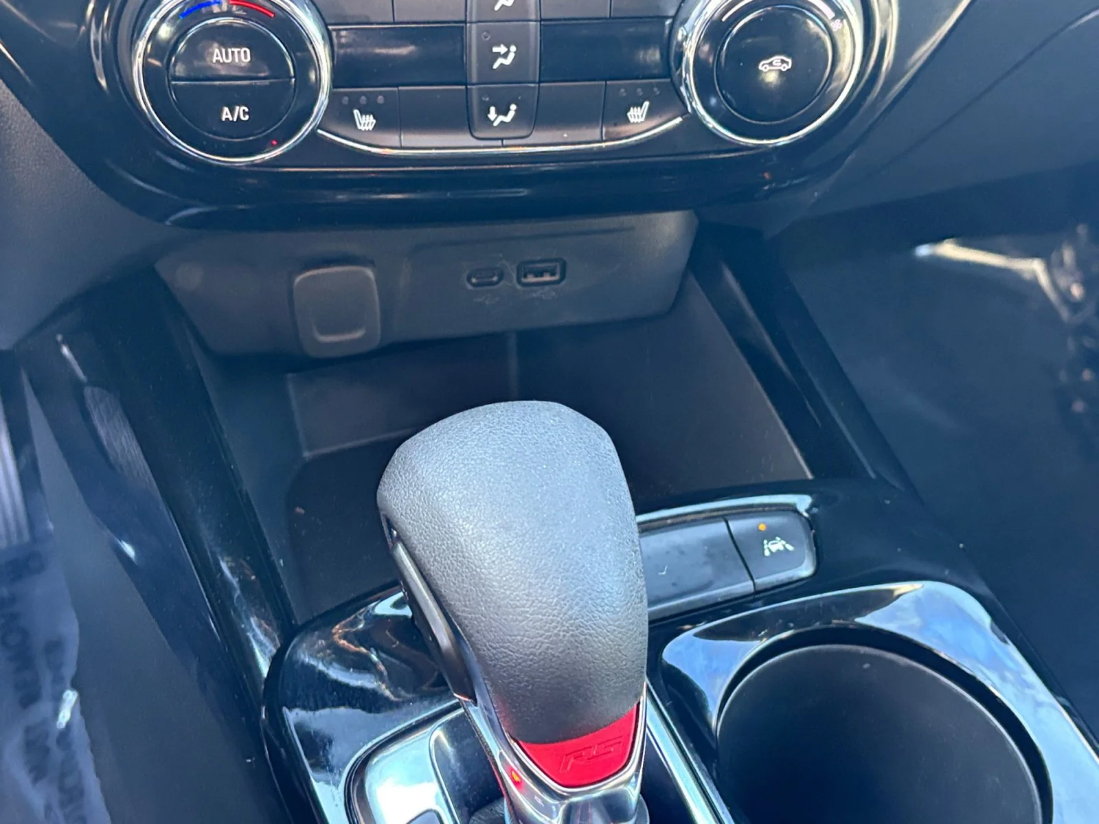 Used 2024 Summit White Chevrolet 2RS image 24