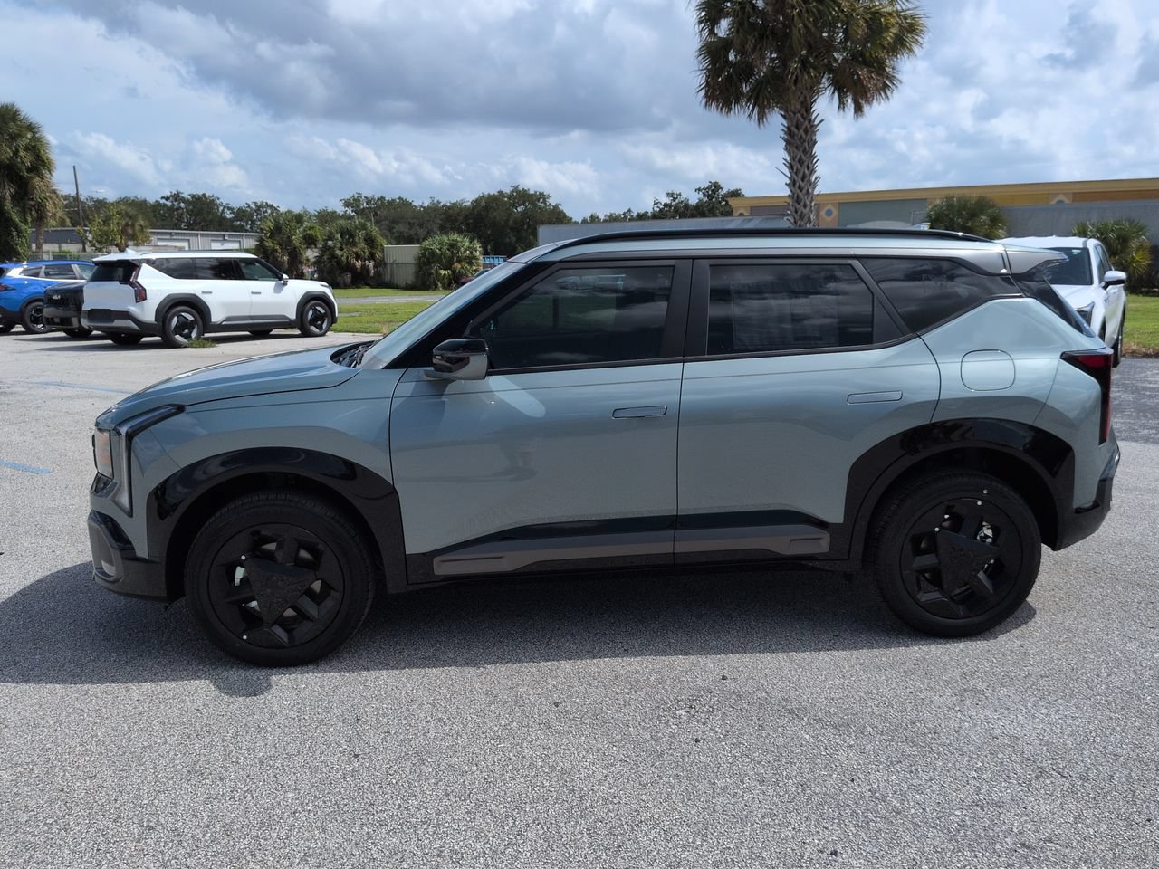 New 2027 Iceberg Green Kia X-Line S image 7