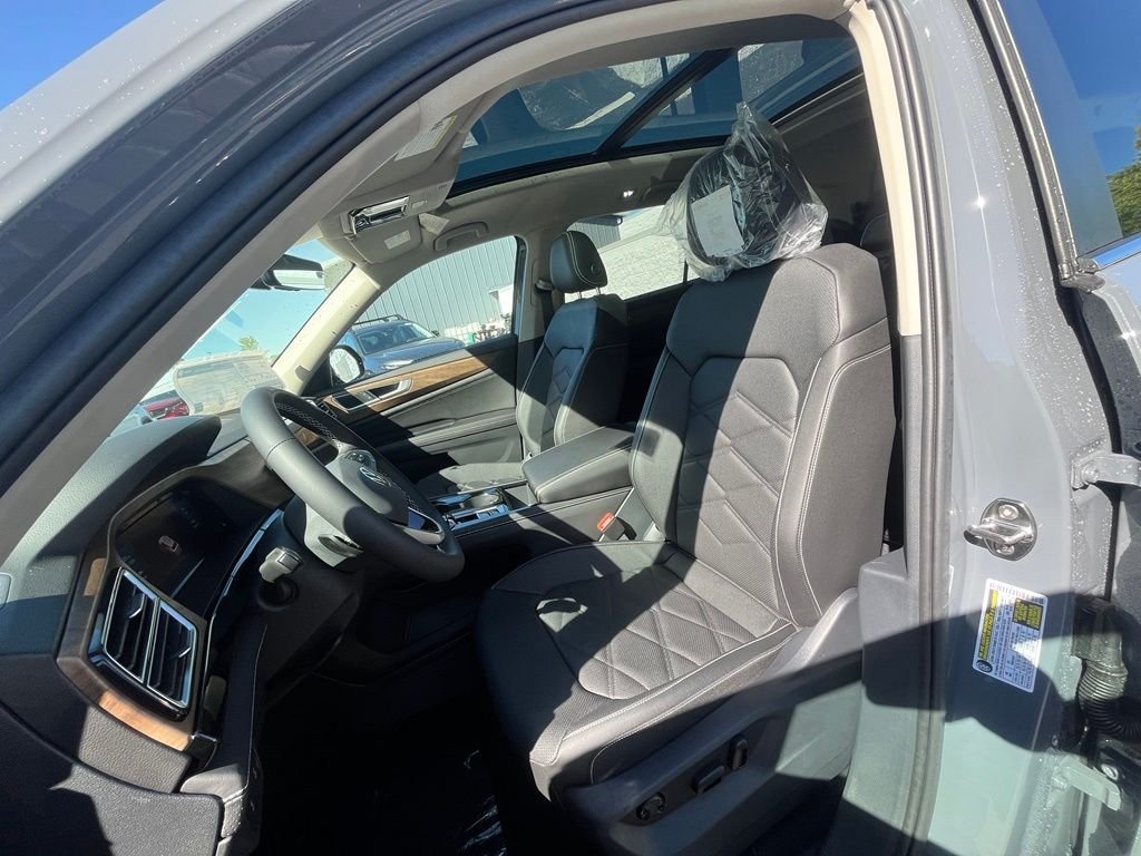 New 2026 Gray Volkswagen 2.0T SE w/Technology image 10