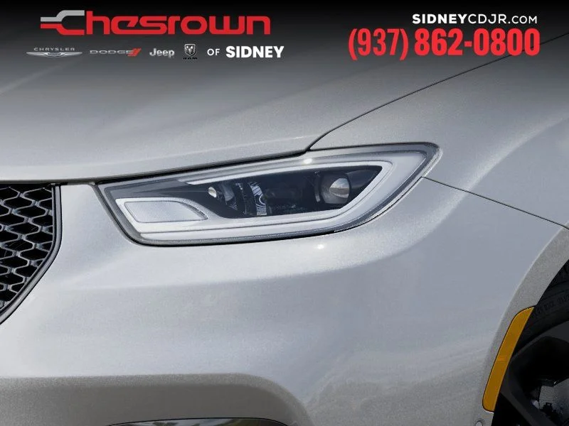New 2026 Silver Mist Clear-Coat Exterior Paint Chrysler Select image 10
