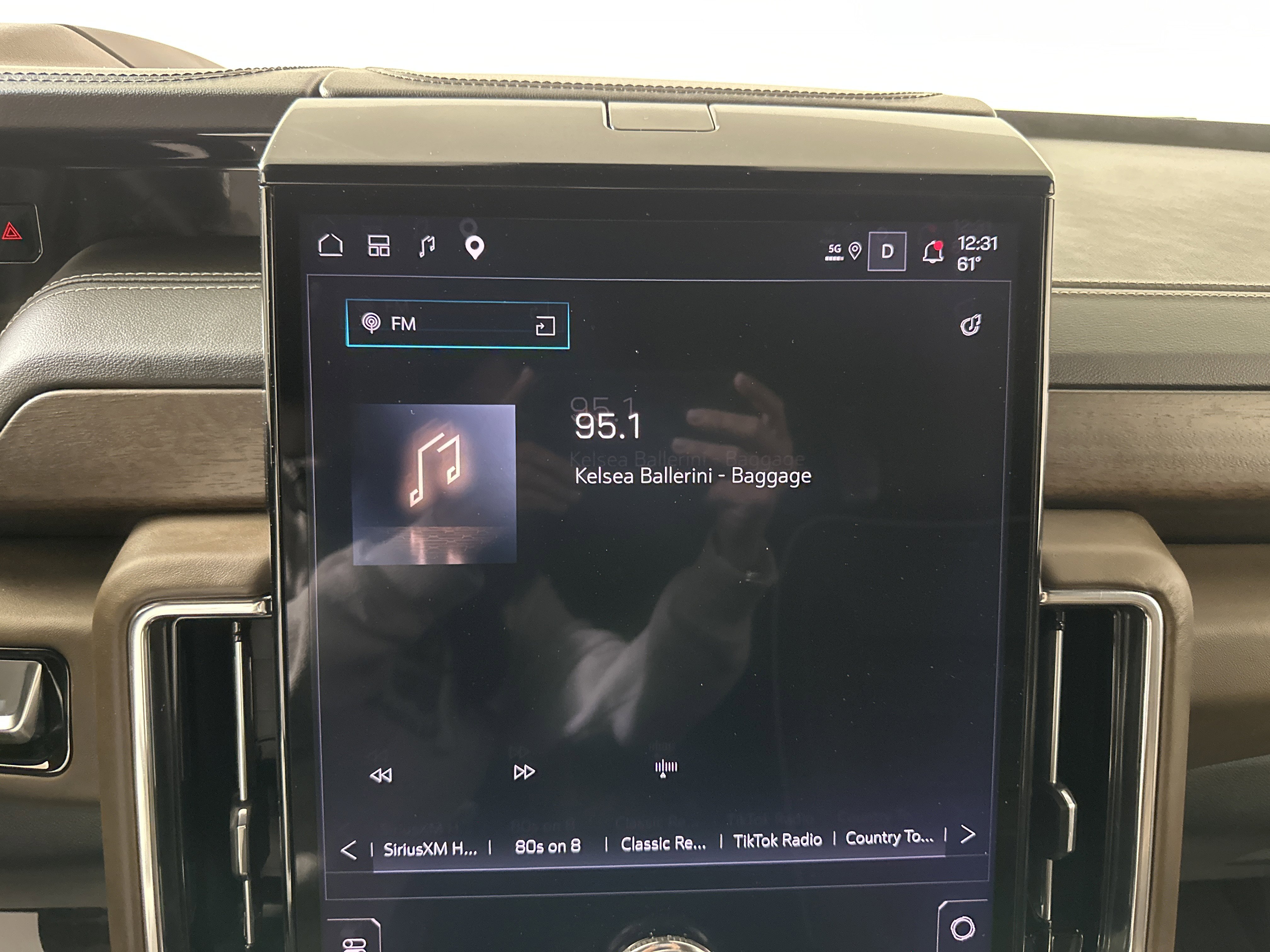 Used 2025 White Frost Tricoat GMC Denali Ultimate image 16