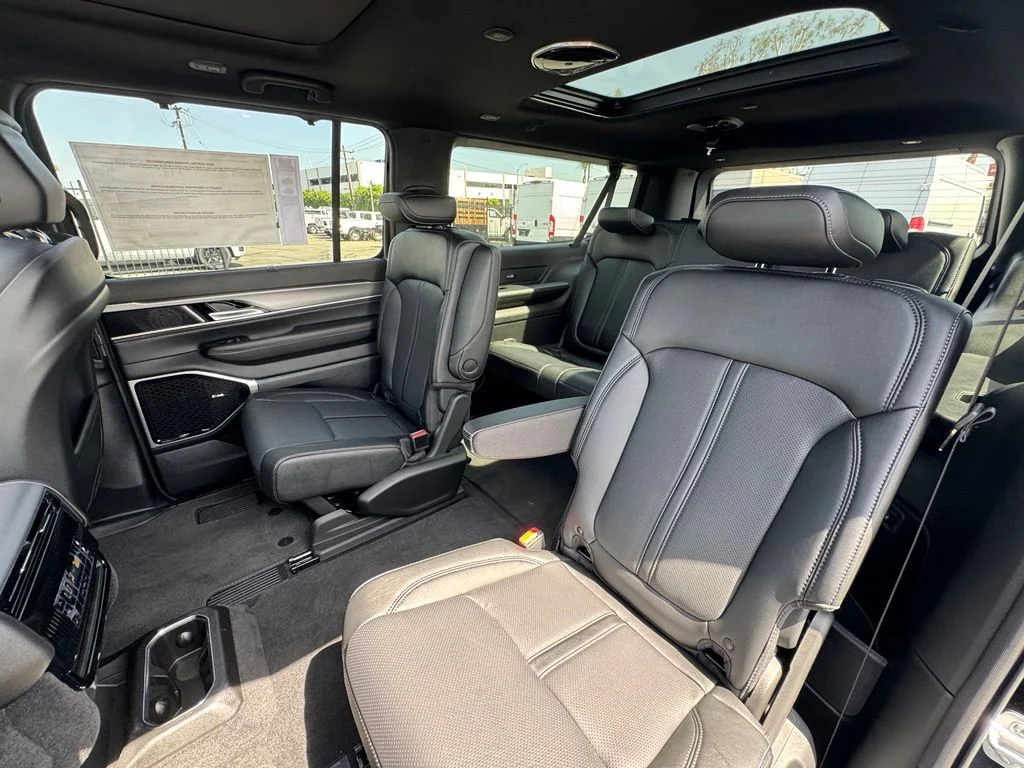 New 2026 High Gloss Black Exterior Paint Jeep Limited Reserve image 34
