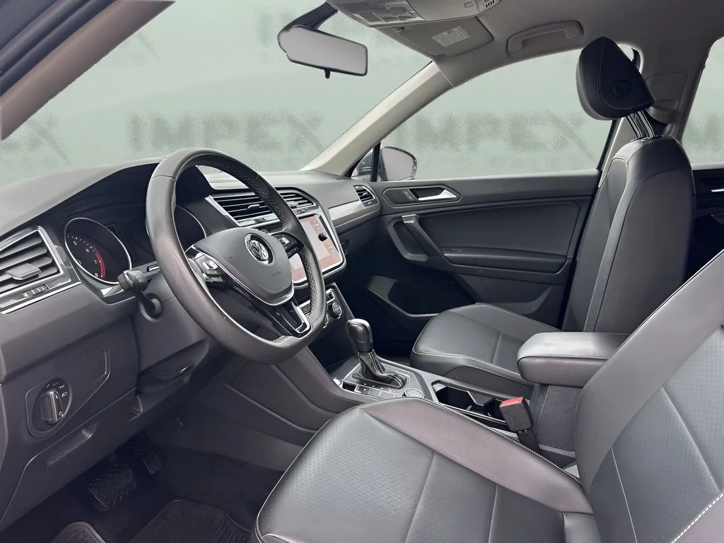 Used 2021 Gray Volkswagen 2.0T SE image 9