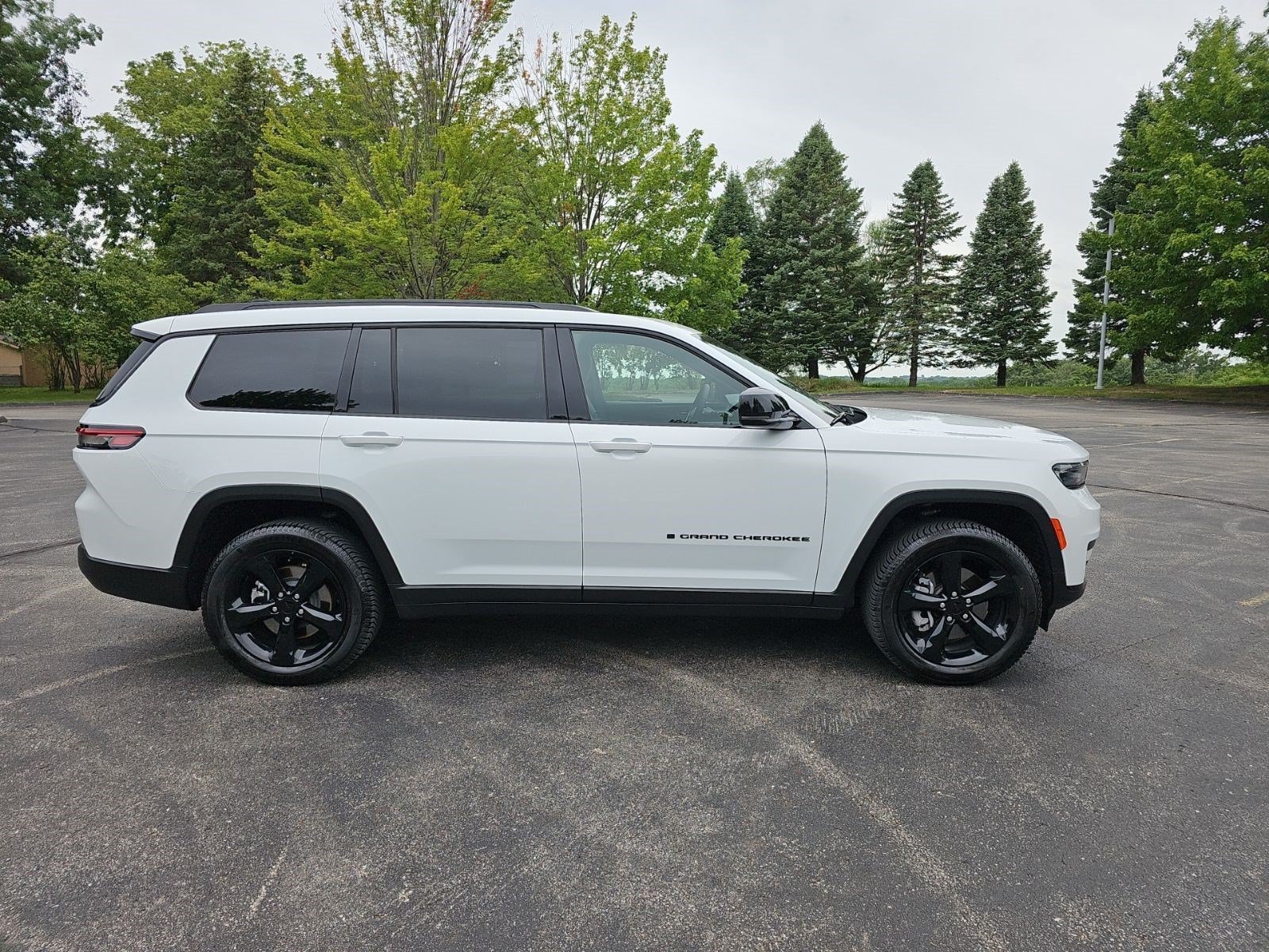 Certified Used 2025 Bright White Clearcoat Jeep Altitude X image 6