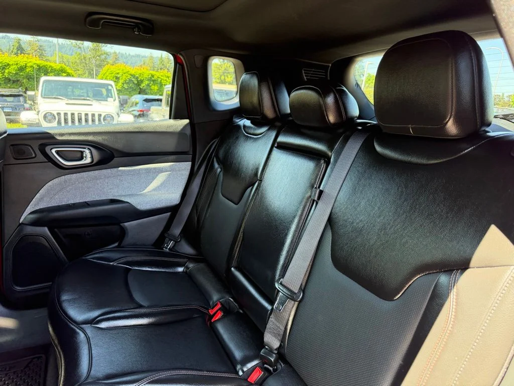 Used 2023 Redline Pearlcoat Jeep Latitude Lux image 28