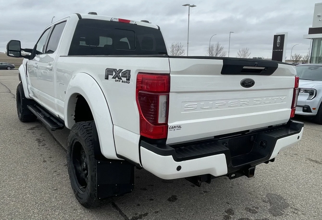 Used 2022 WHITE Ford LARIAT SuperCrew image 3