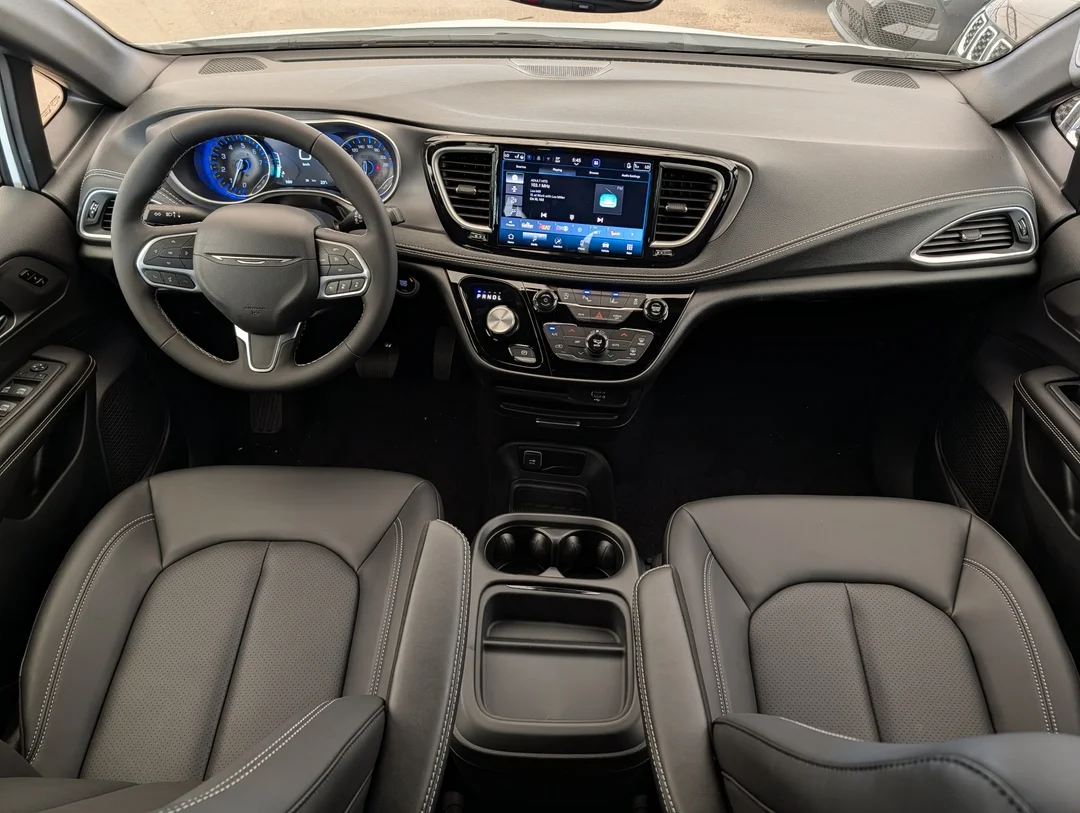 New 2027 White Chrysler Select - - AWD - 3.6L Pentastar V6 - Adaptive Cruise Control - Blind Spot Monitor & More! image 26