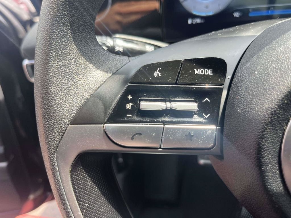 Used 2024 Black Hyundai SEL image 19