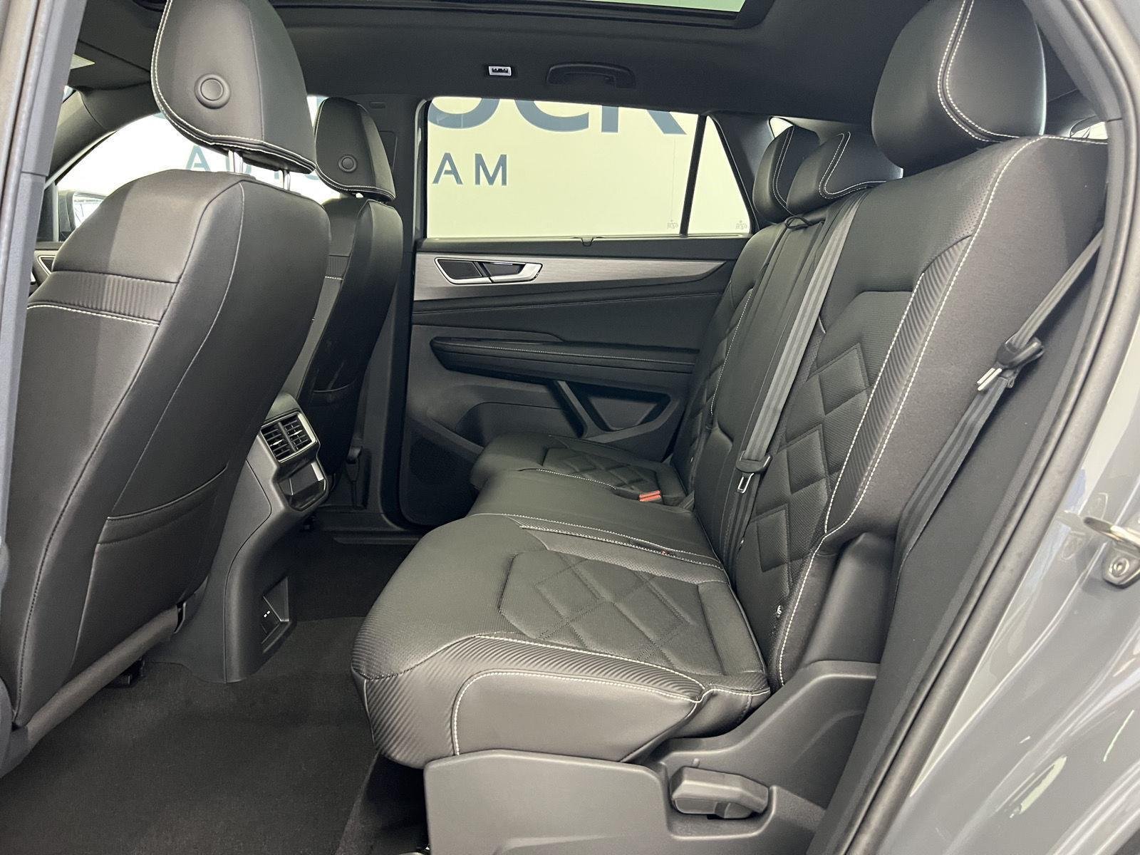 New 2026 pure gray Volkswagen 2.0T SE w/Technology image 24