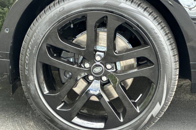 New 2026 Santorini Black Land Rover Hoxton Edition image 24