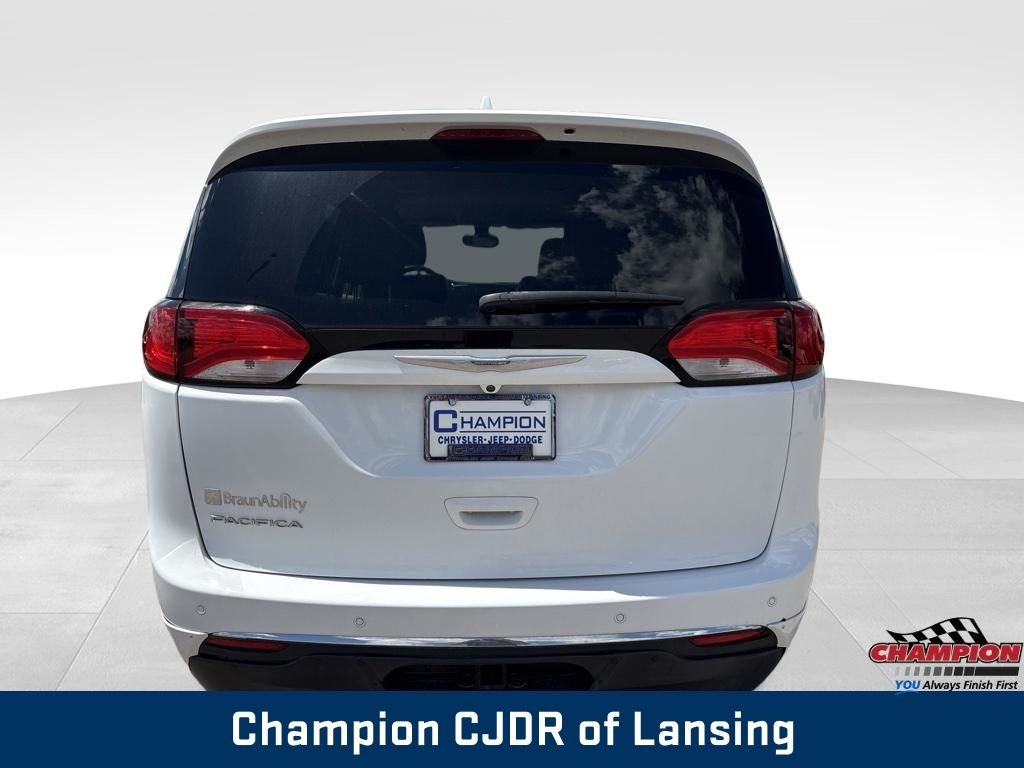 Used 2017 White Chrysler Touring L Plus image 7