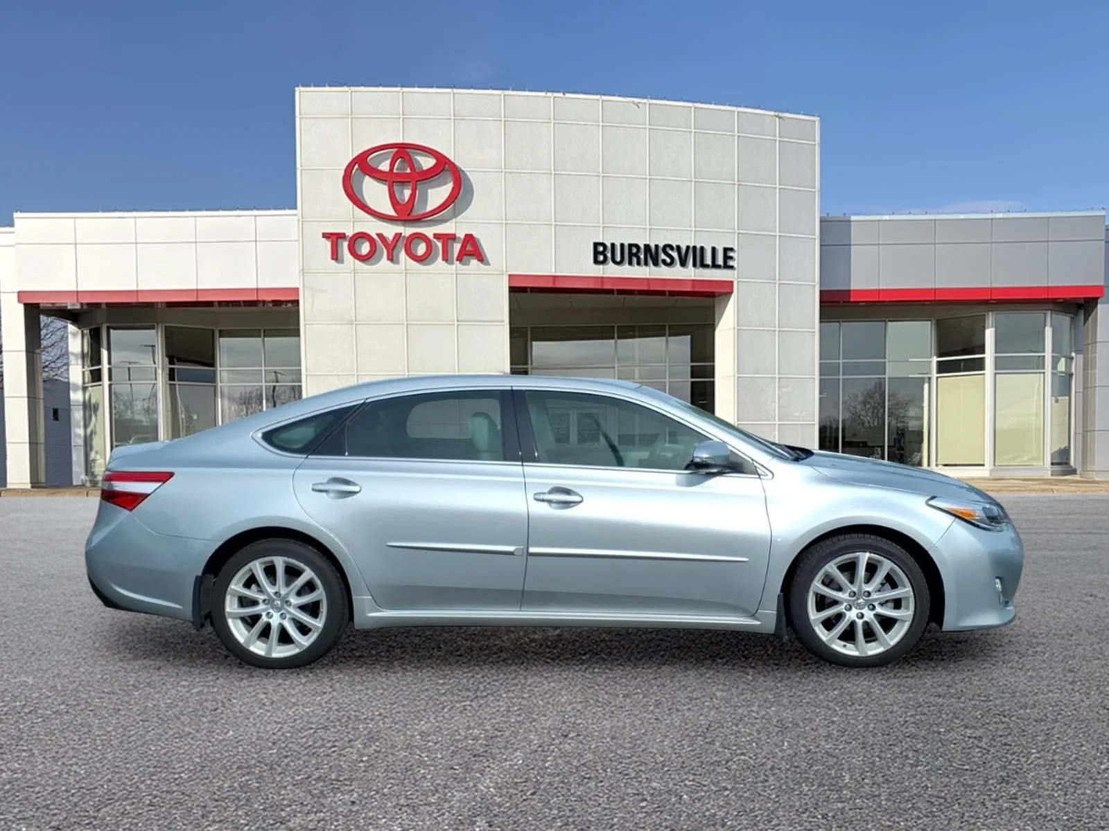 Used 2015 Toyota Avalon Limited with VIN 4T1BK1EB4FU153545 for sale in Burnsville, Minnesota