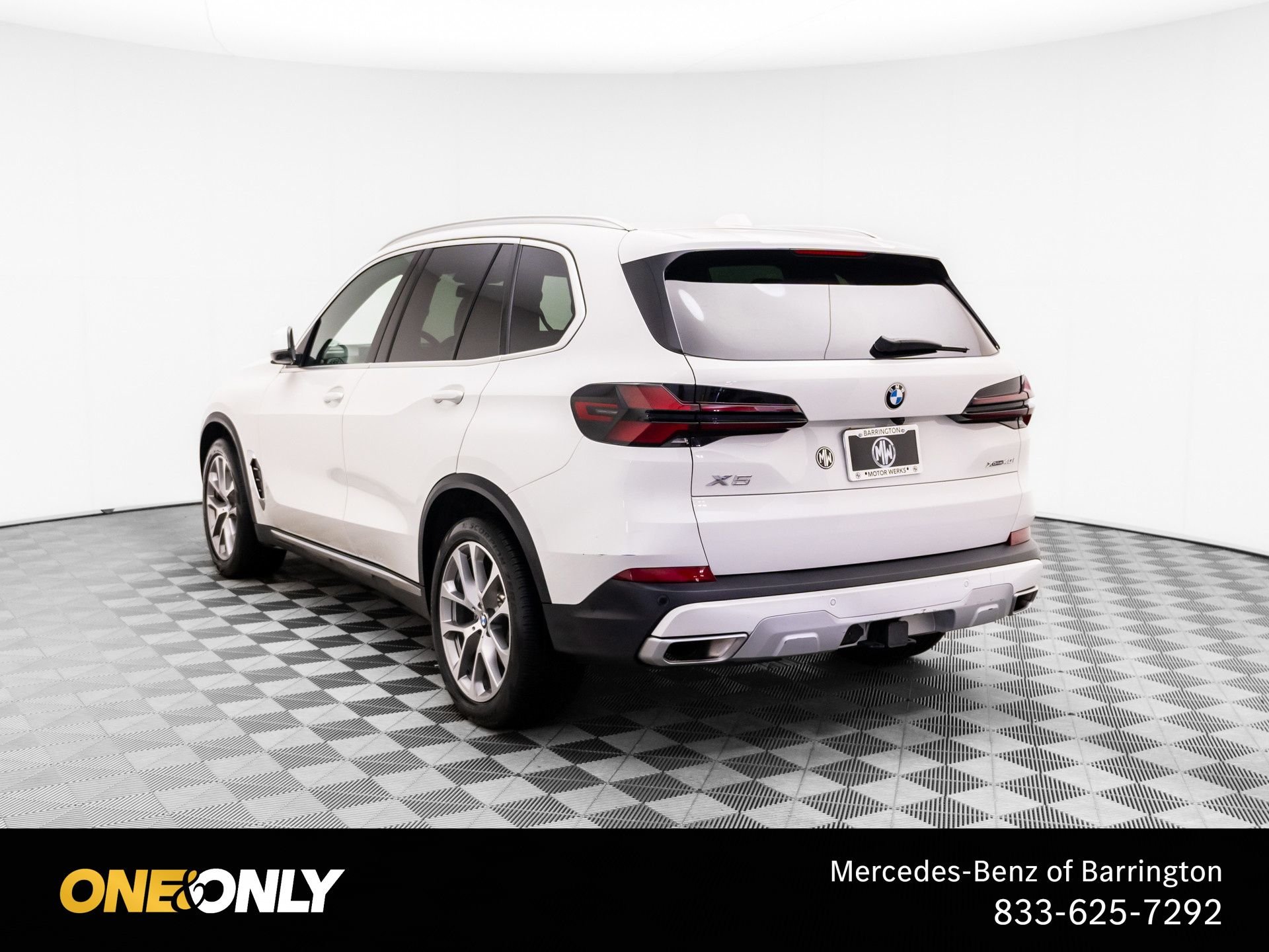 Used 2024 White BMW xDrive40i image 3