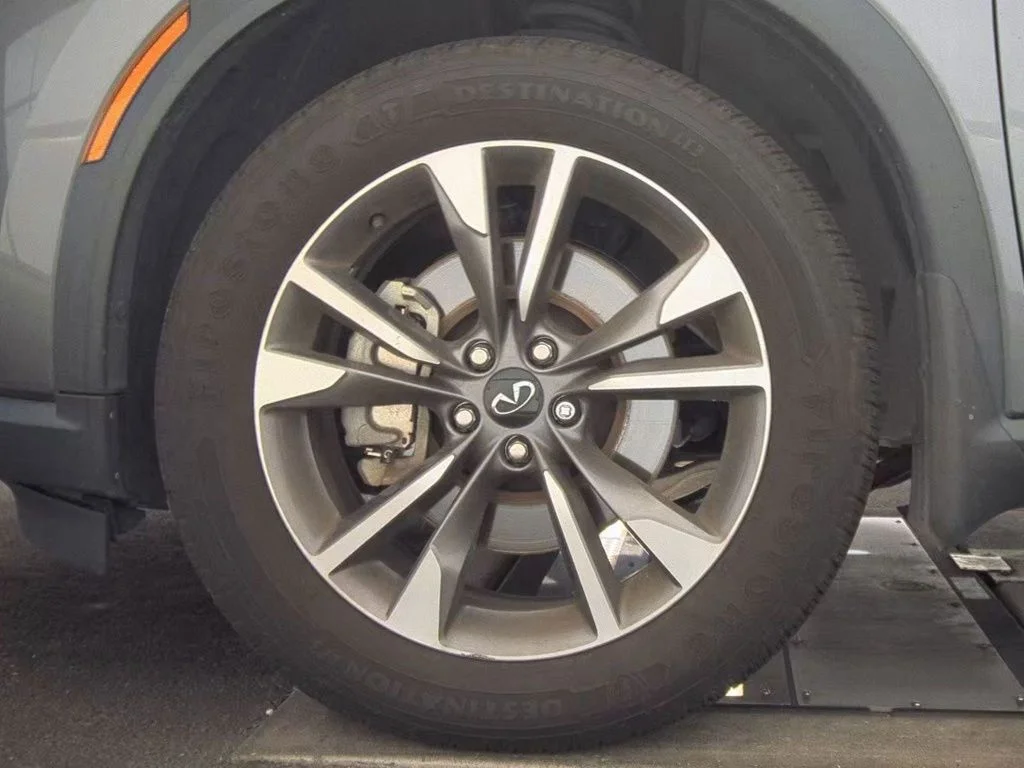 Used 2023 Gray INFINITI LUXE image 17
