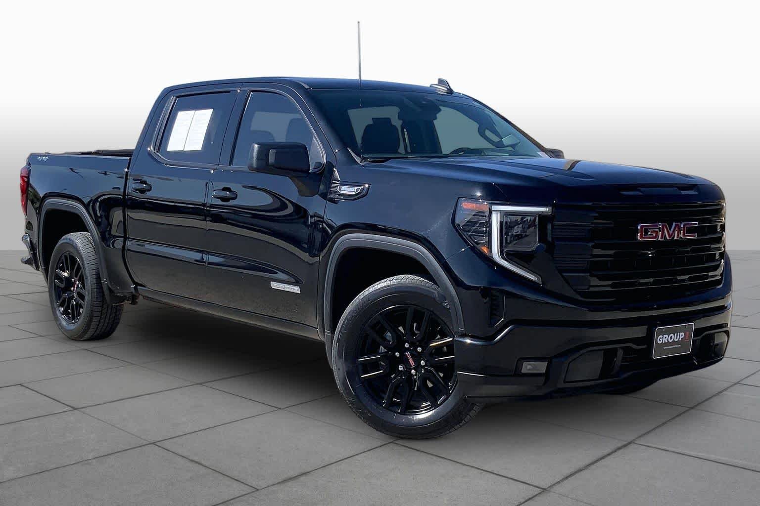 Used 2024 Onyx Black GMC Elevation image 3