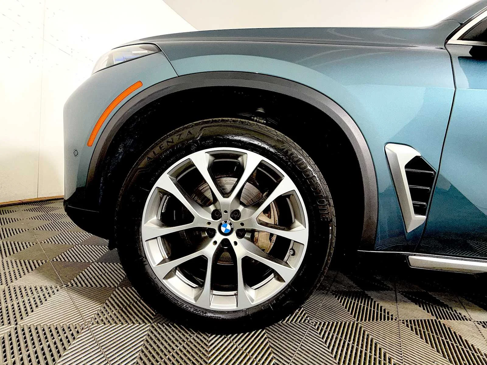 Used 2024 Blue Ridge Mountain Metallic BMW xDrive40i image 8