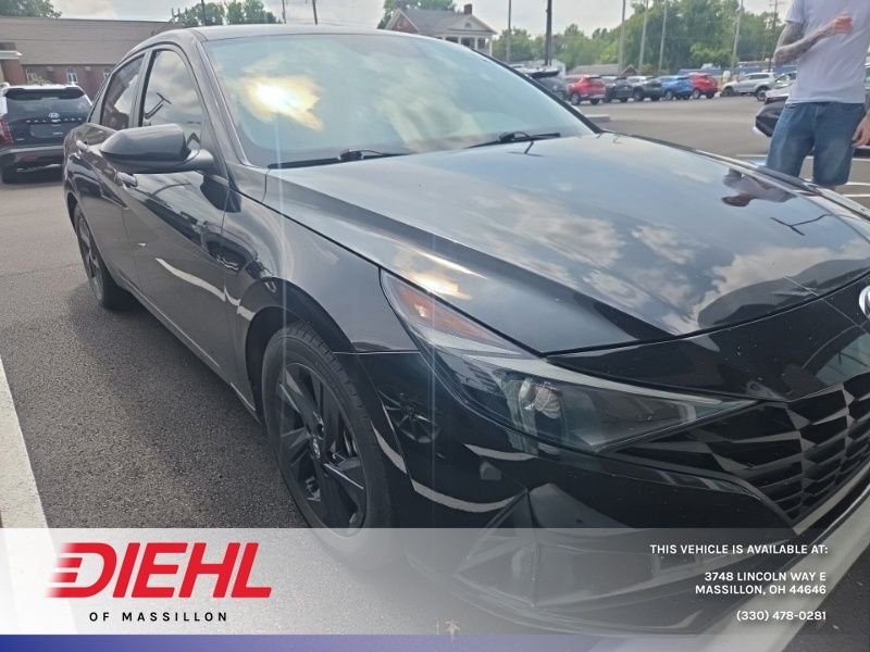 Used 2022 Black Hyundai SEL image 1
