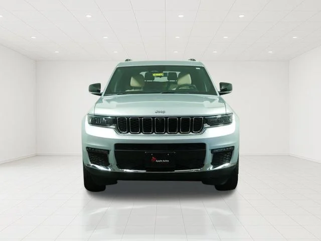 Used 2023 Silver Jeep Limited image 2