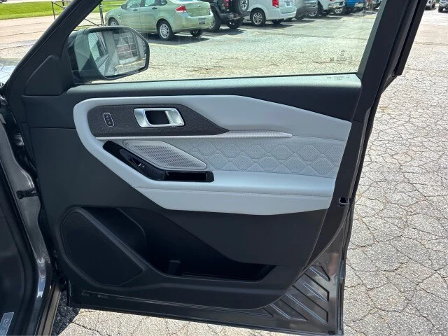 New 2026 Carbonized Gray Metallic Ford Platinum™ image 44