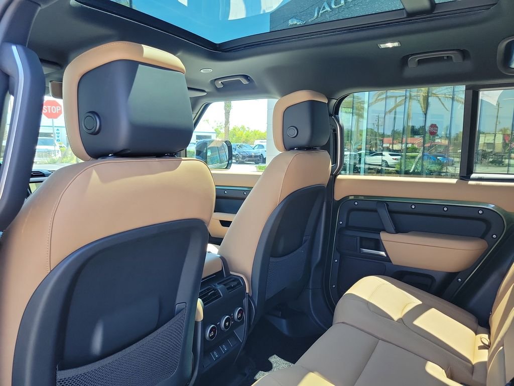 New 2026 Woolstone Green Land Rover X-Dynamic SE image 16