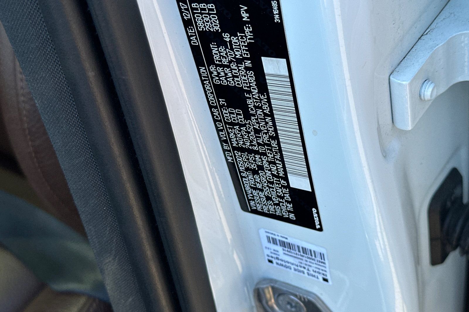 Used 2018 White Volvo T8 Inscription image 37