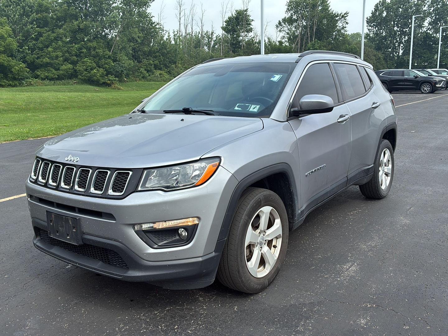 Used 2020 Billet Silver Metallic Clearcoat Jeep Latitude image 12