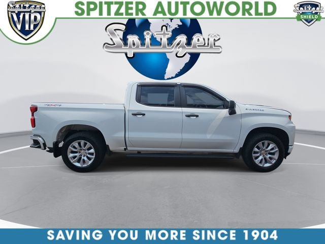 Used 2022 Summit White Chevrolet Custom image 1