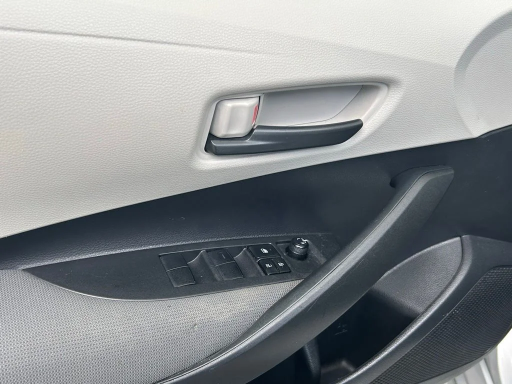 Certified Used 2022 Silver Toyota LE image 16