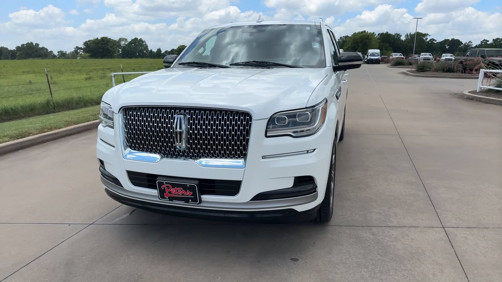 Used 2023 White Metallic Lincoln Reserve image 4