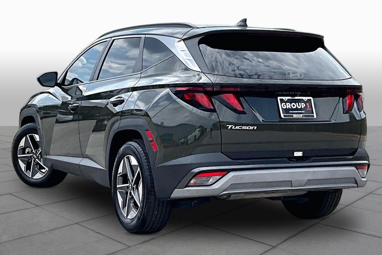Used 2025 Rockwood Green Hyundai SEL image 12