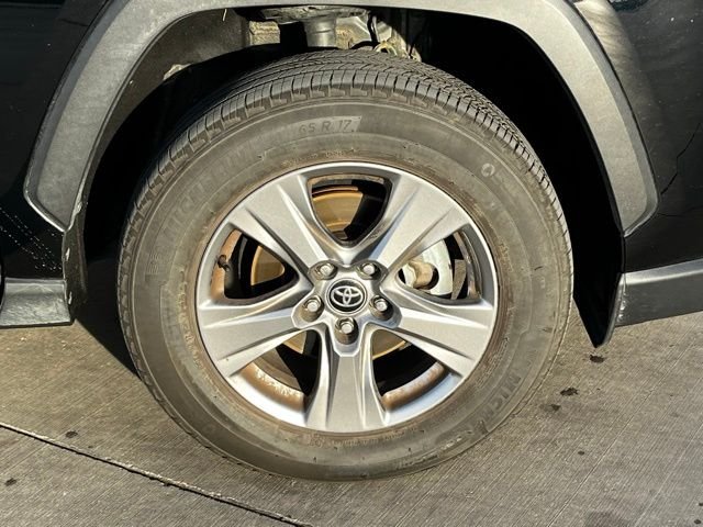 2025 Toyota RAV4 XLE photo 3