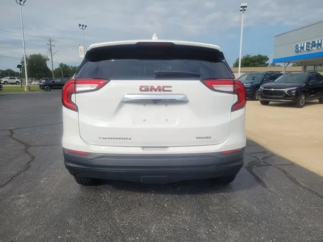 Used 2024 Summit White GMC SLE image 6