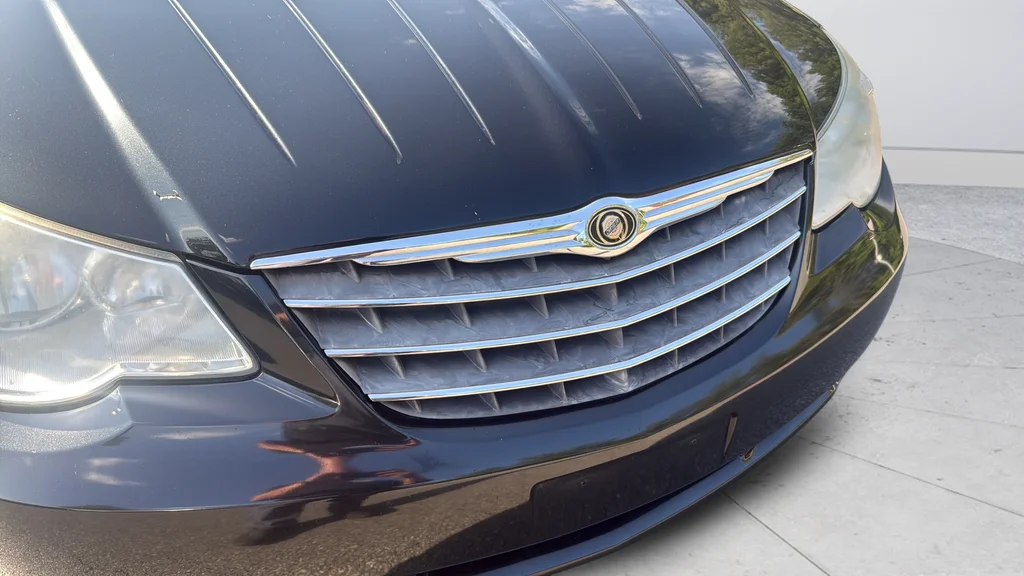 Used 2008 Black Chrysler Limited image 23