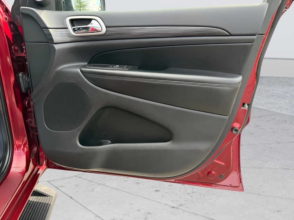 Used 2022 Red Jeep Laredo X image 25
