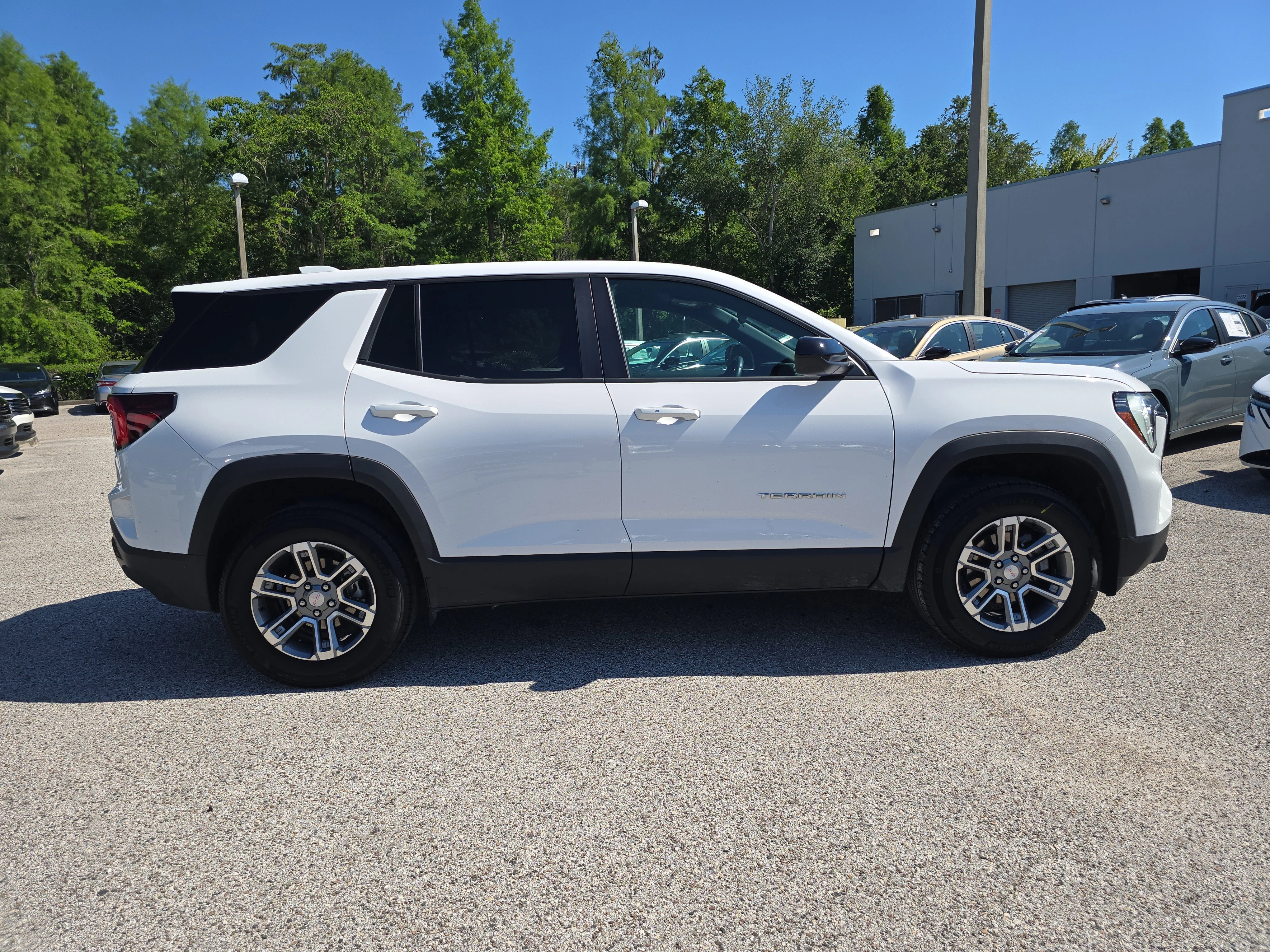 Used 2025 Summit White GMC AWD Elevation image 9