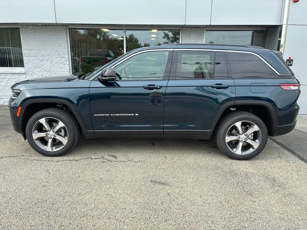 New 2026 Fathom Blue Pearlcoat Jeep Limited image 2