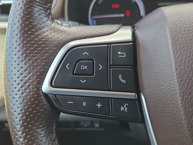 Used 2022 Gray Toyota Platinum image 22