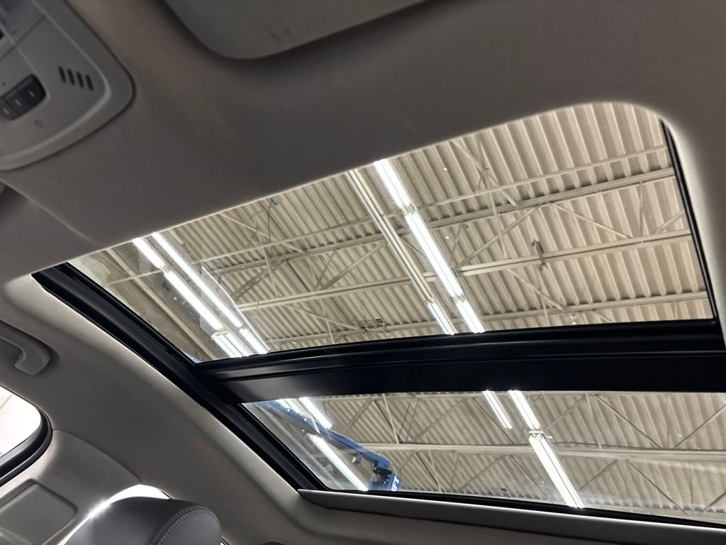 Used 2018 Black Buick Essence image 29