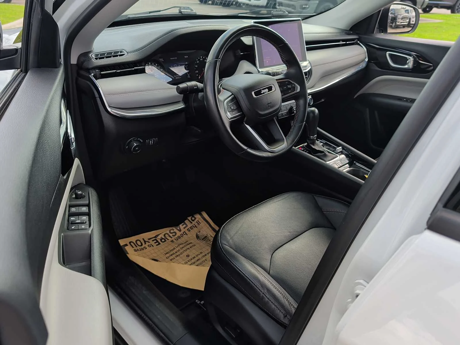 Used 2022 Bright White Clearcoat Jeep Limited image 18