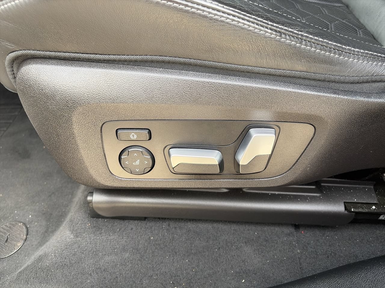 Used 2023 Dark Graphite Metallic BMW  image 15
