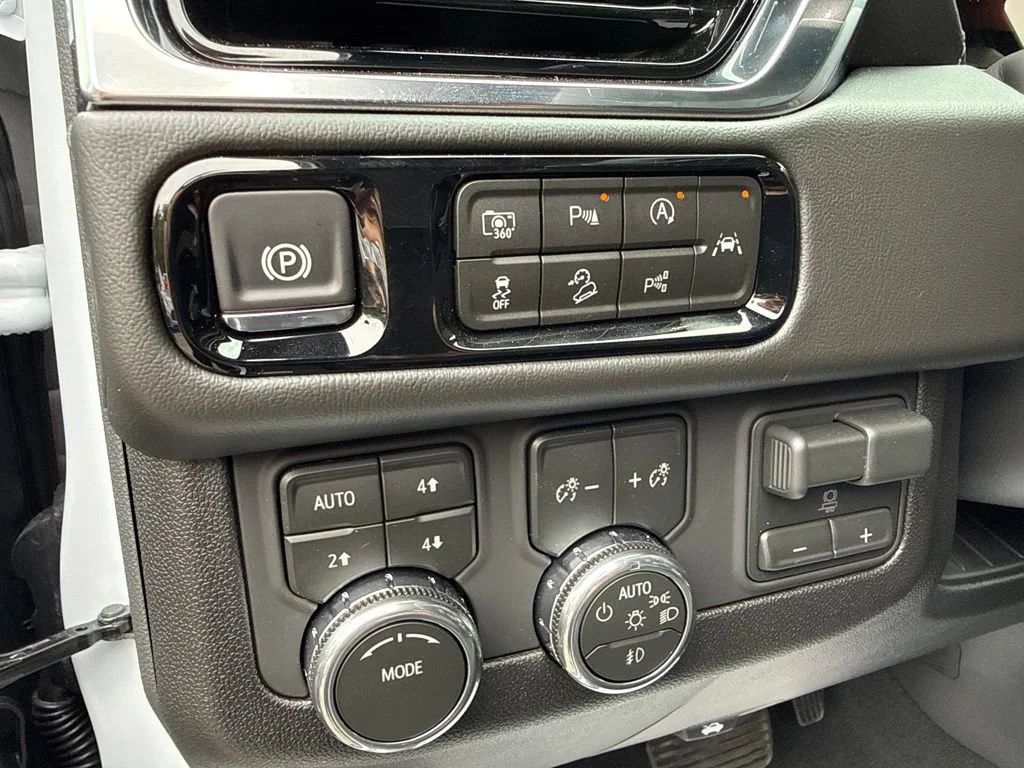 Used 2026 Glacier White Tricoat GMC Denali image 26