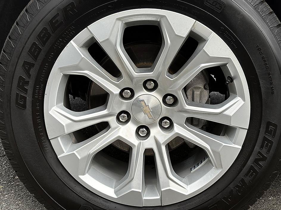 Used 2024 Iridescent Pearl Tricoat Chevrolet LTZ image 10