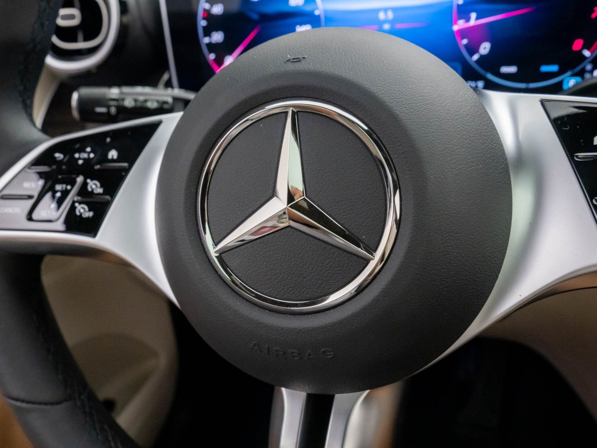 New 2026 Polar White Mercedes-Benz GLC 300 image 21