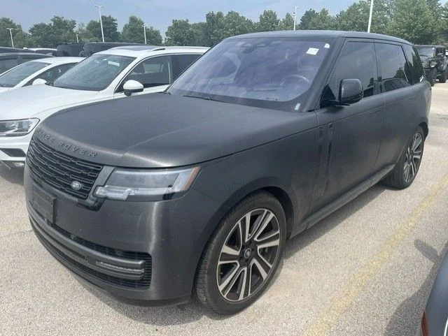 Used 2023  Land Rover Autobiography image 2
